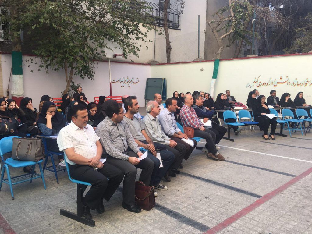 تصاویر جلسه انجمن اولیا و مربیان مهر 1393 هنرستان فنی و حرفه ای فرهنگ جوان آموزش و پرورش منطقه 6 تهران